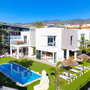 https://villa-oasis-garden.tenerifehoteles.net